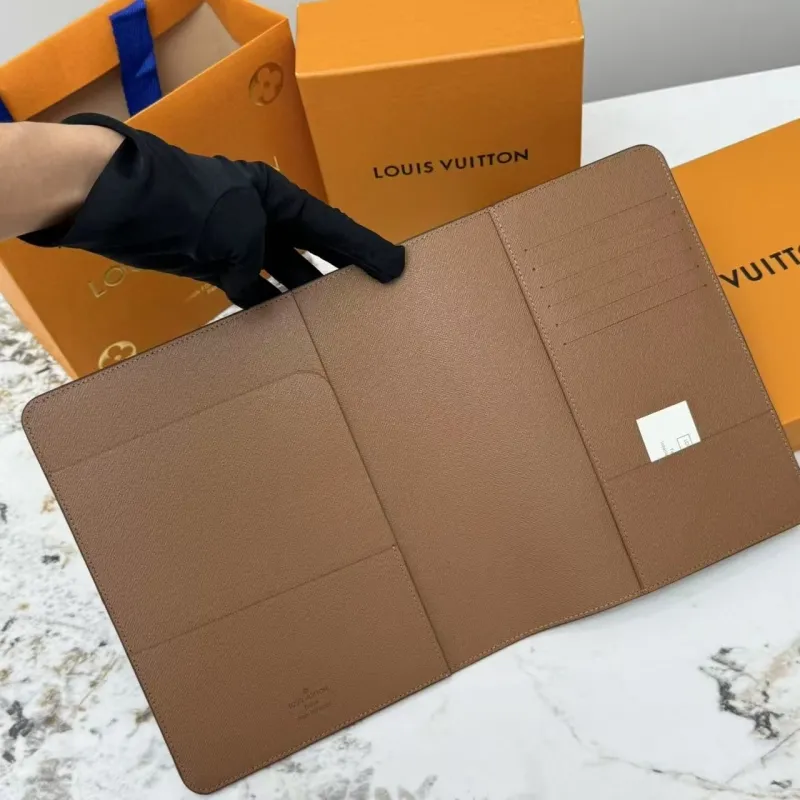 LV Wallets-418 - Image 5