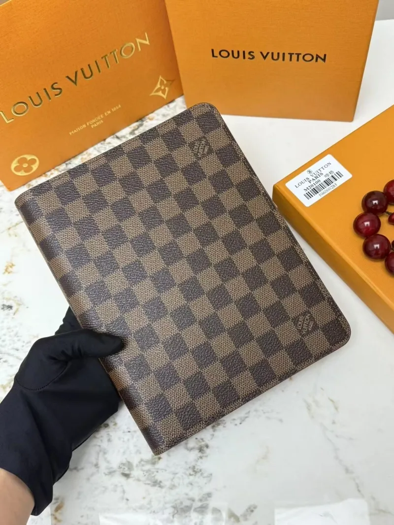 LV Wallets-419