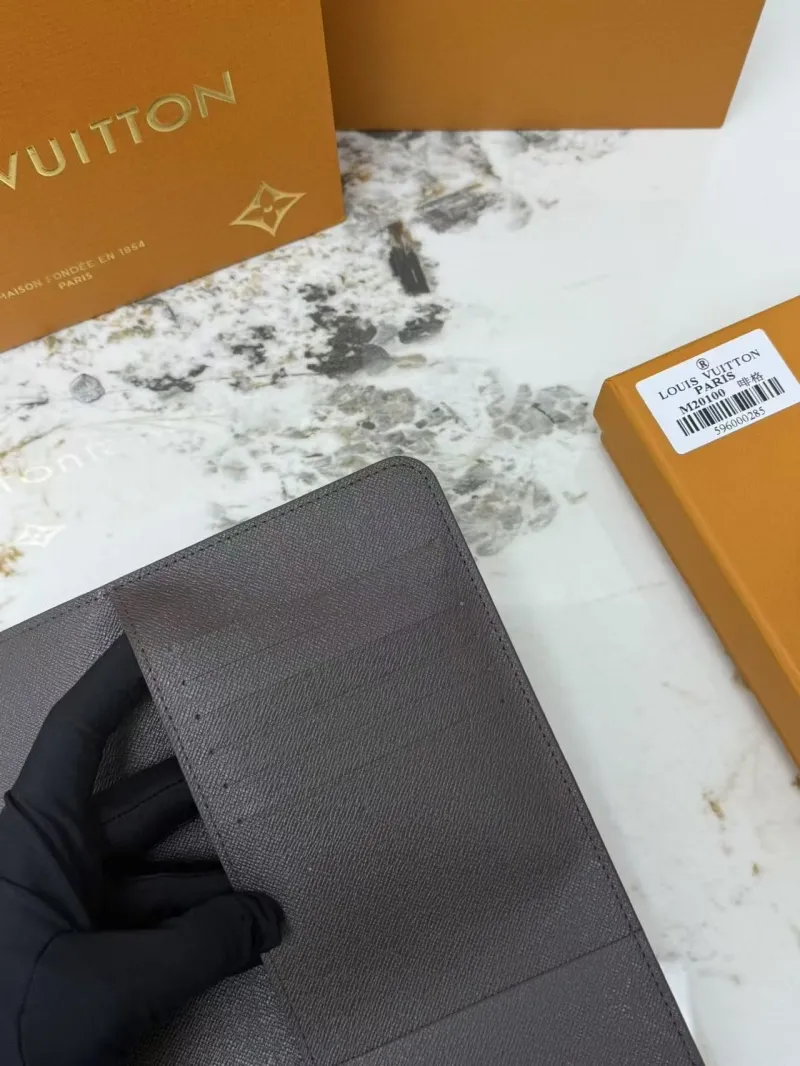 LV Wallets-419 - Image 9