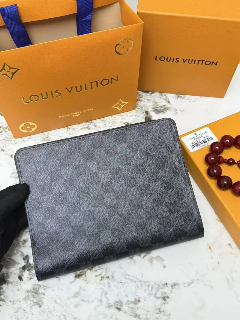 Alternative view of LV Wallets-420