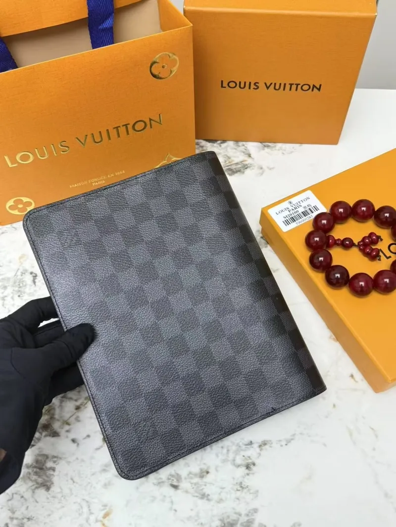 LV Wallets-420 - Image 3