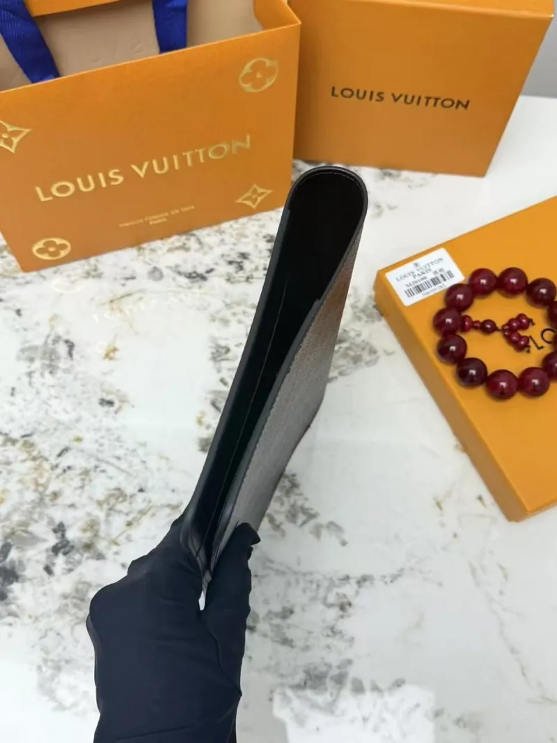 LV Wallets-420 - Image 4