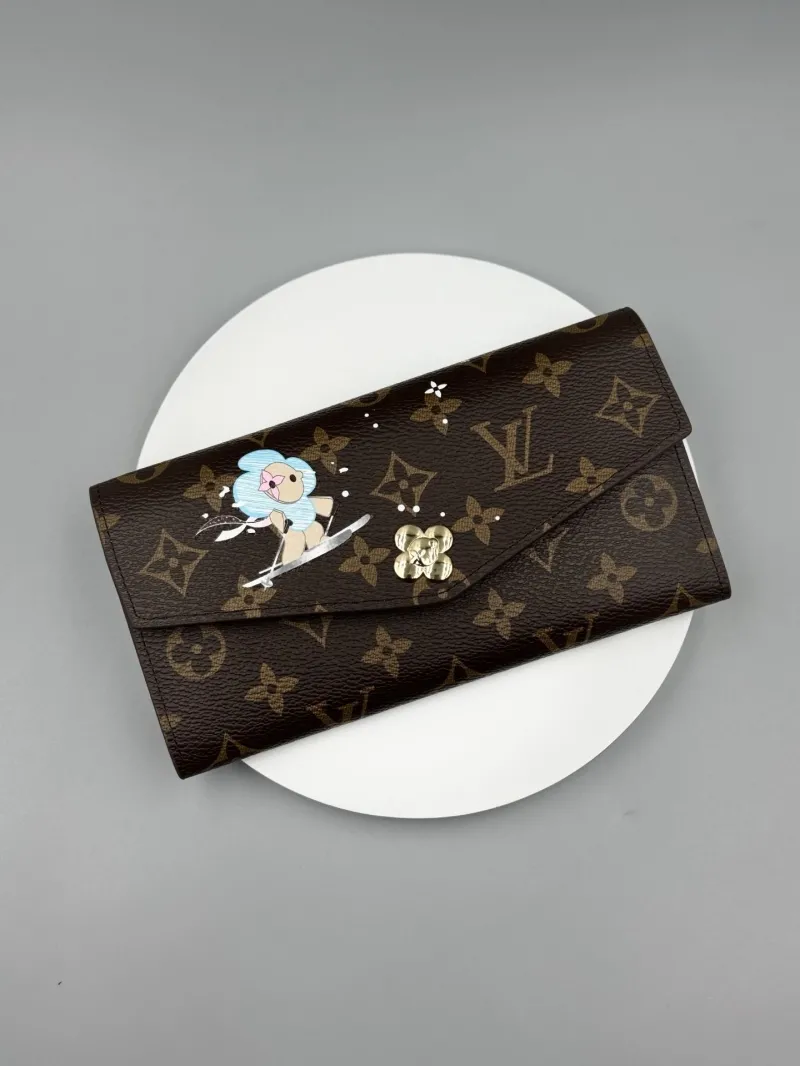 LV Wallets-421