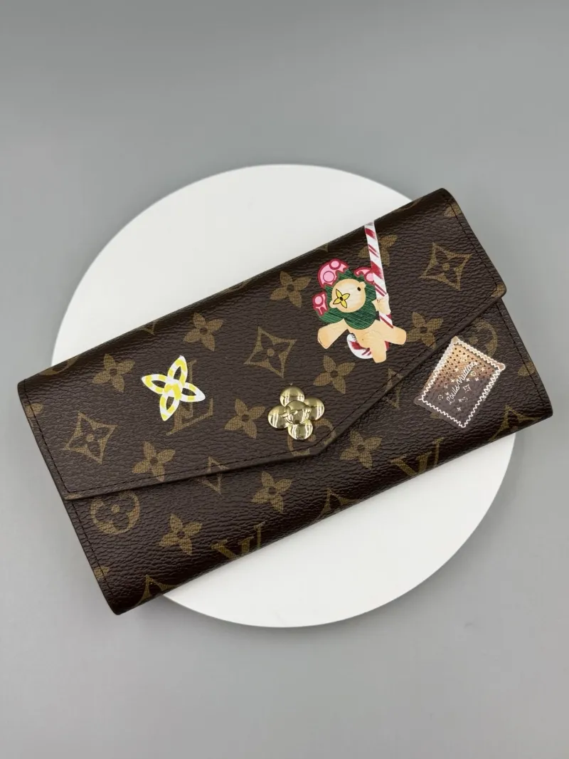 LV Wallets-422