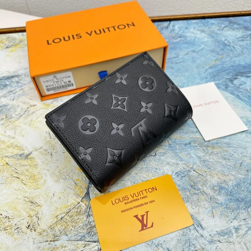 Alternative view of LV Wallets-427