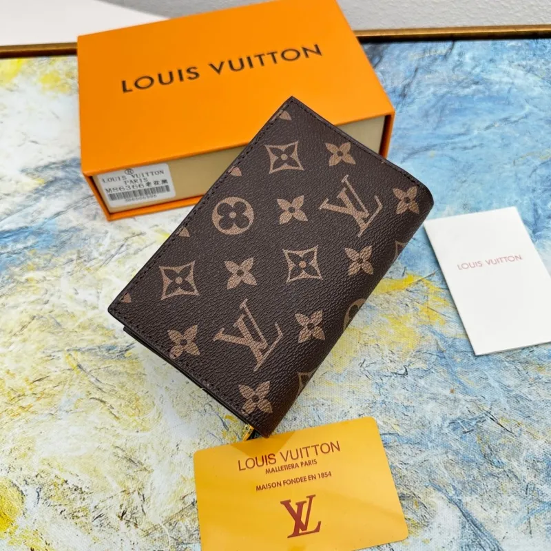 Alternative view of LV Wallets-430