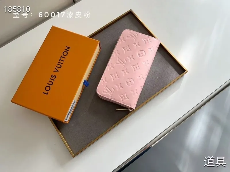LV Wallets-432