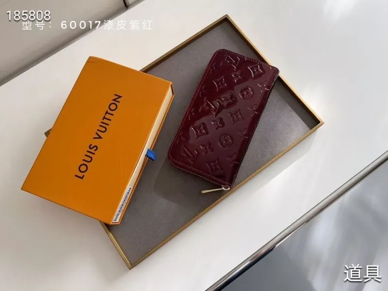 LV Wallets-433