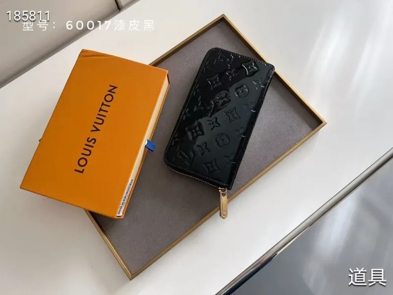 LV Wallets-435
