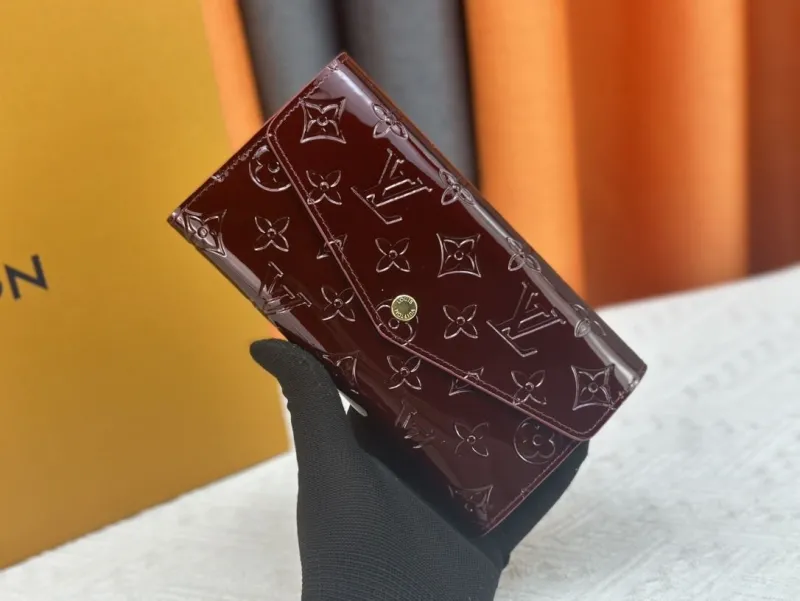 LV Wallets-437