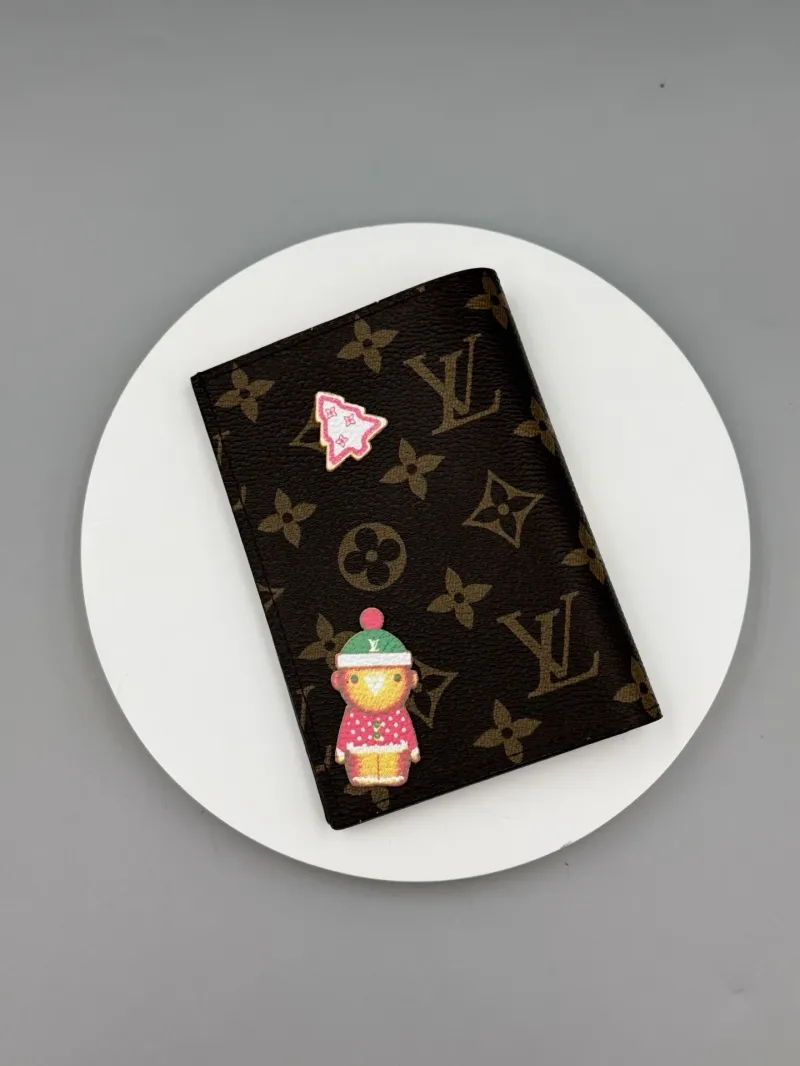 LV Wallets-441