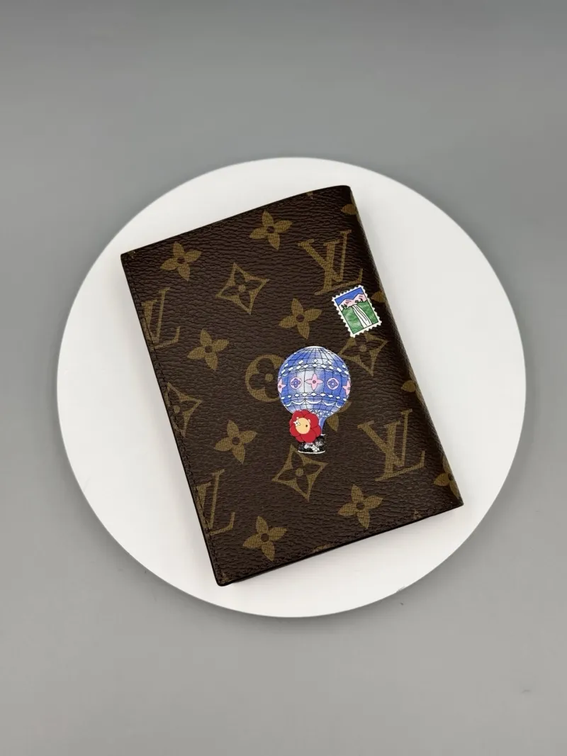 LV Wallets-442