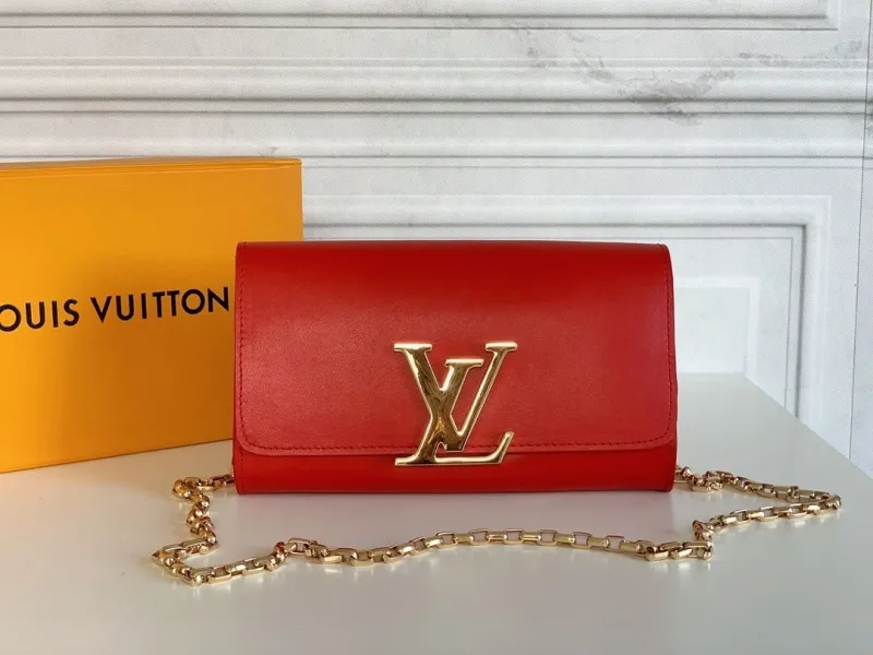 Alternative view of LV Wallets-444