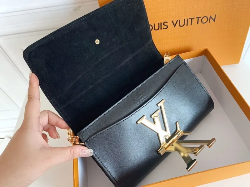 Alternative view of LV Wallets-445