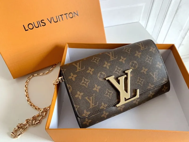 LV Wallets-446