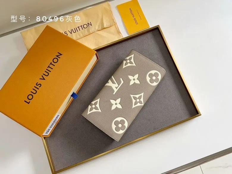 Alternative view of LV Wallets-448