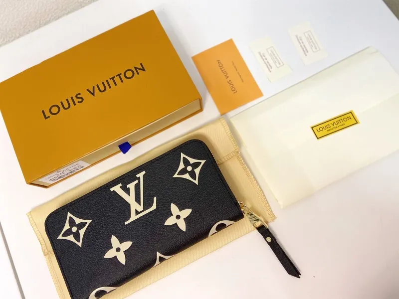 LV Wallets-450