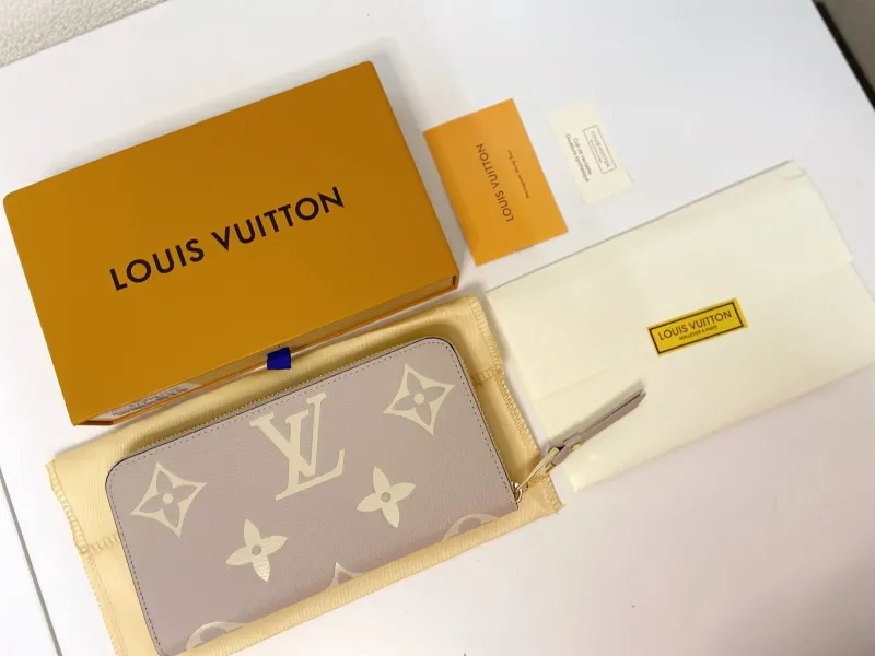 LV Wallets-451