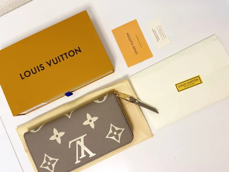 LV Wallets-452