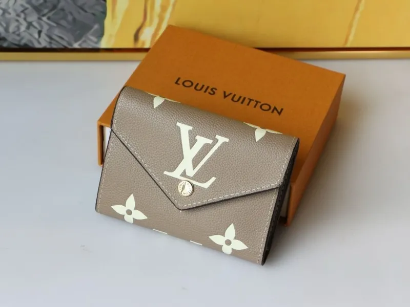 LV Wallets-453