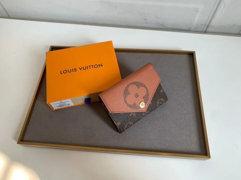 LV Wallets-455