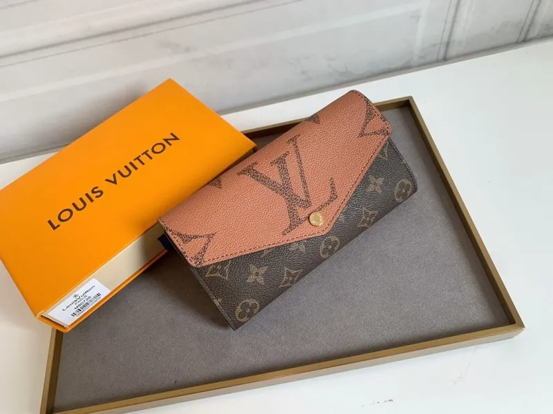 LV Wallets-456
