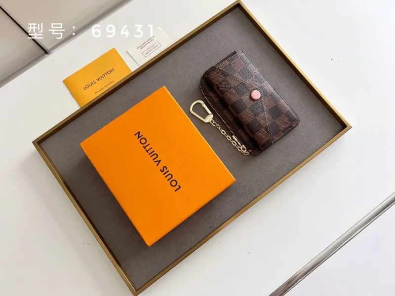 LV Wallets-458