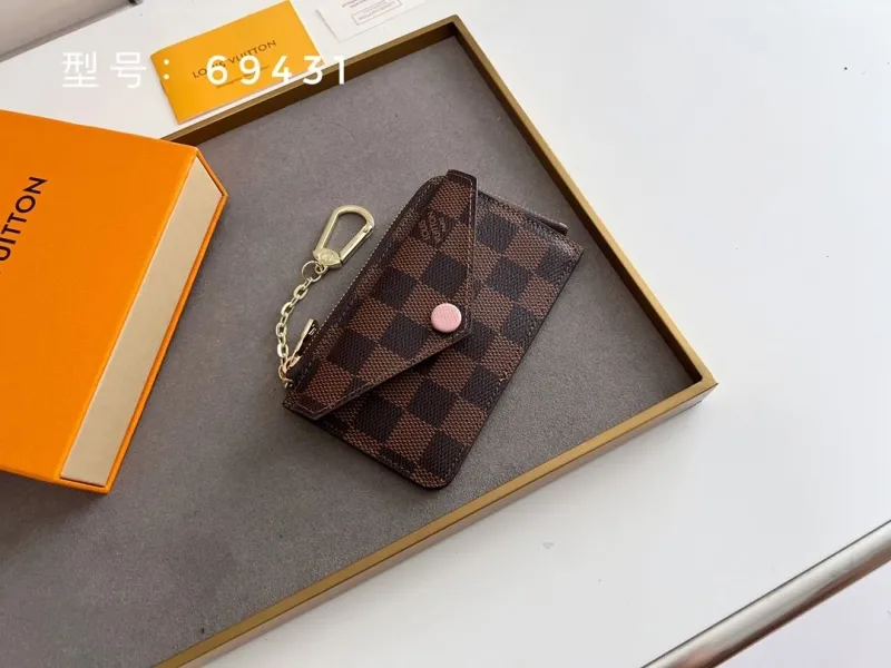 Alternative view of LV Wallets-458