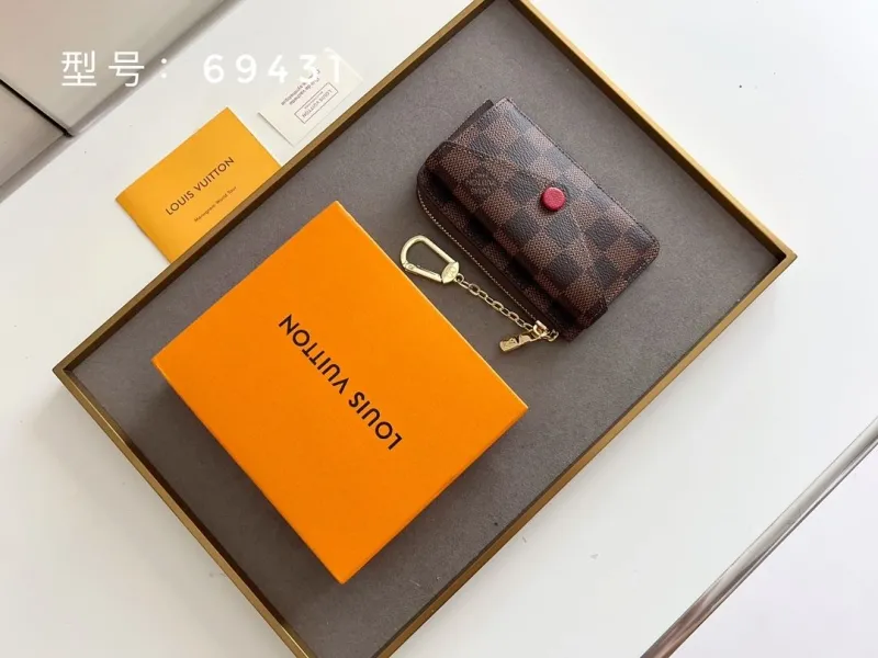 LV Wallets-459