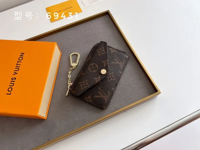 Alternative view of LV Wallets-461