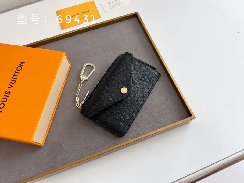 Alternative view of LV Wallets-462