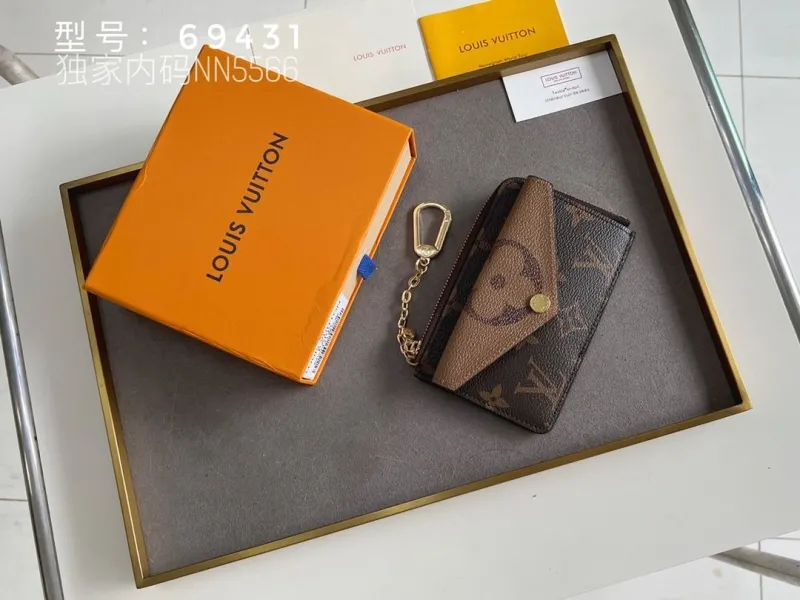 LV Wallets-463