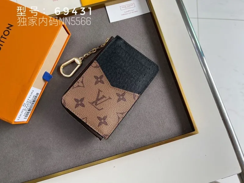 Alternative view of LV Wallets-463