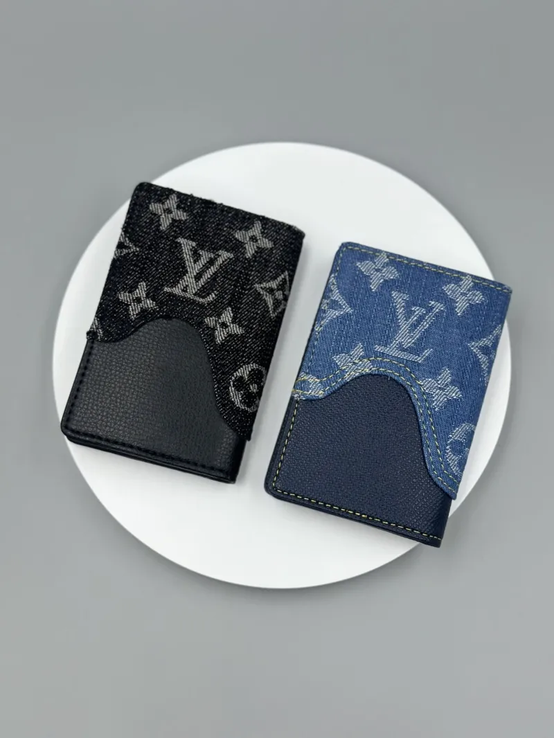 Alternative view of LV Wallets-465