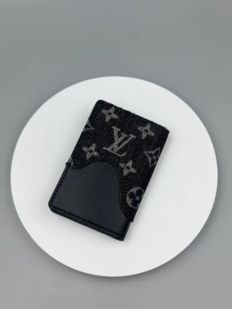 Alternative view of LV Wallets-466
