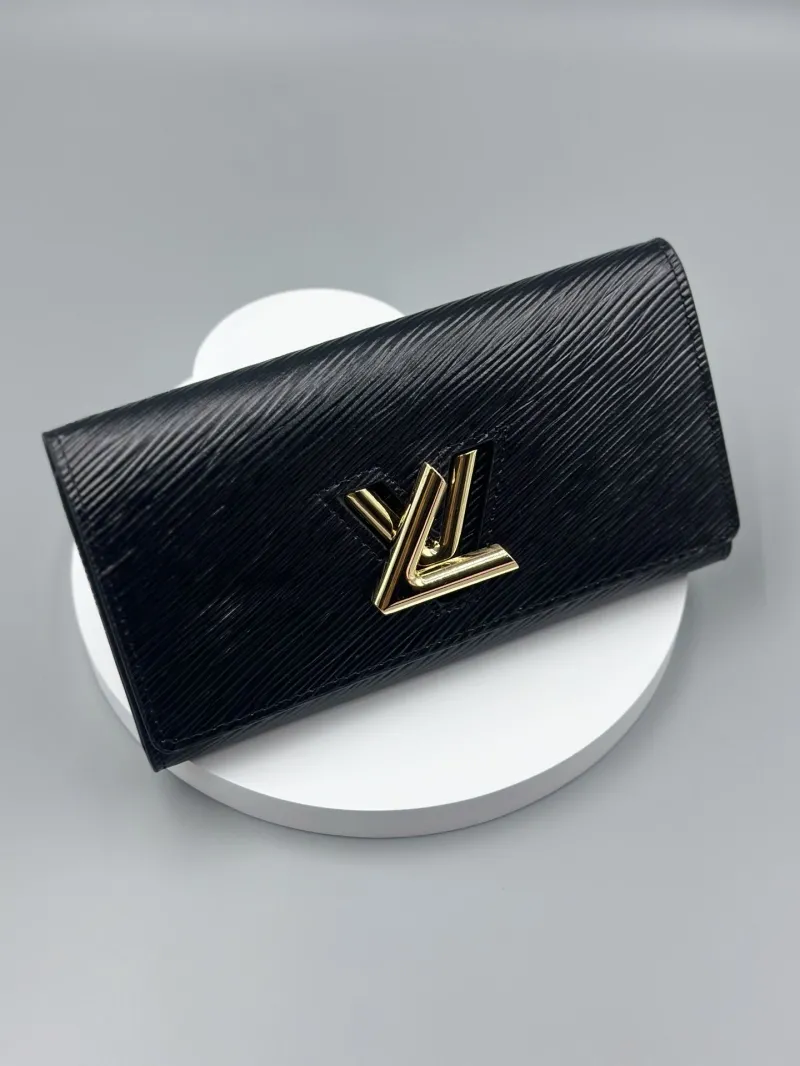 LV Wallets-467