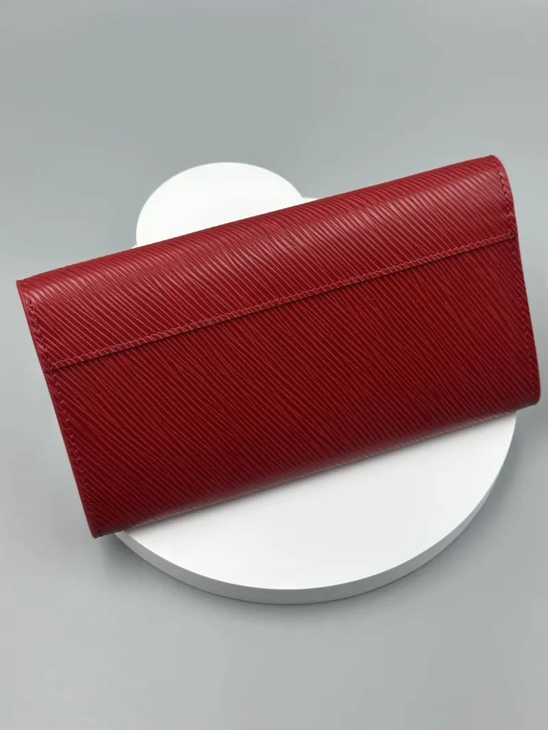 Alternative view of LV Wallets-469