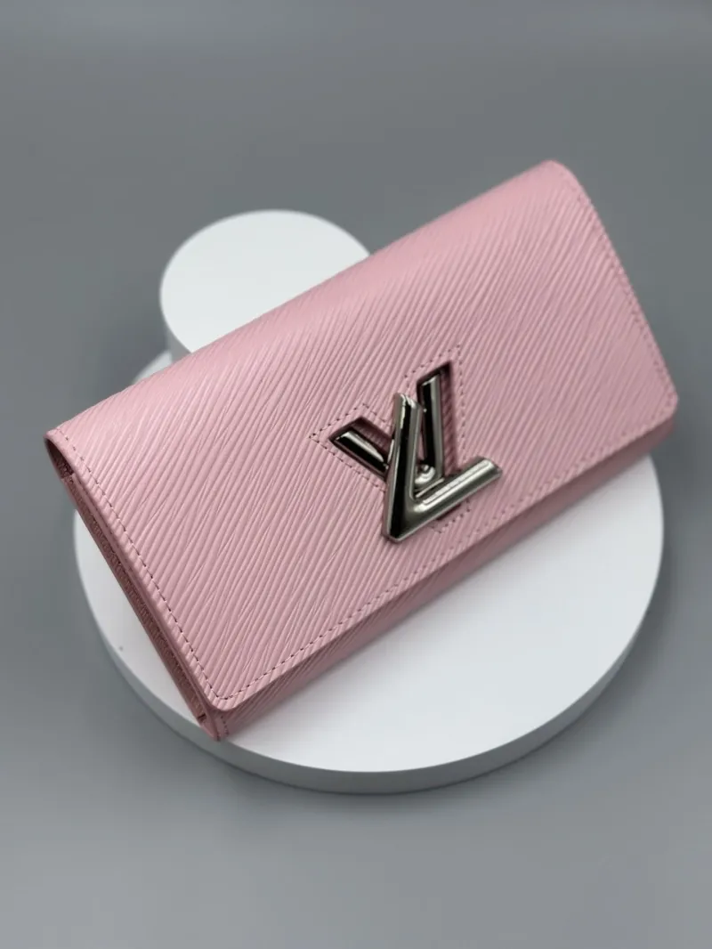 LV Wallets-470
