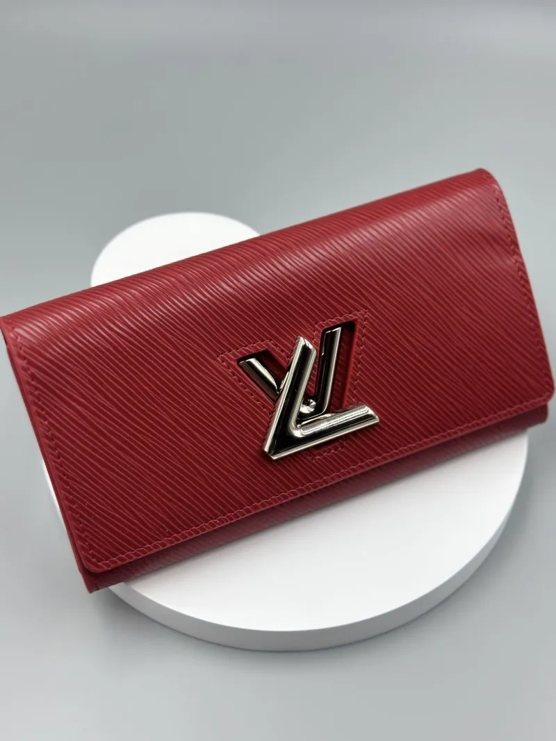 LV Wallets-471