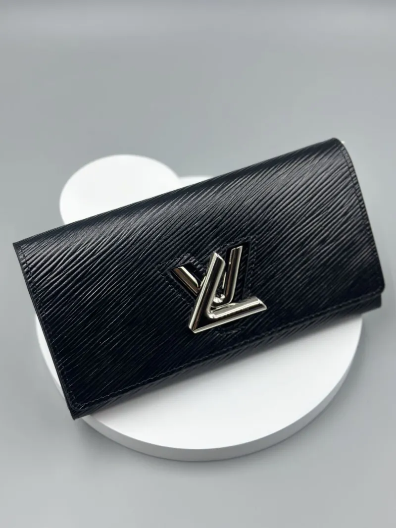 LV Wallets-472