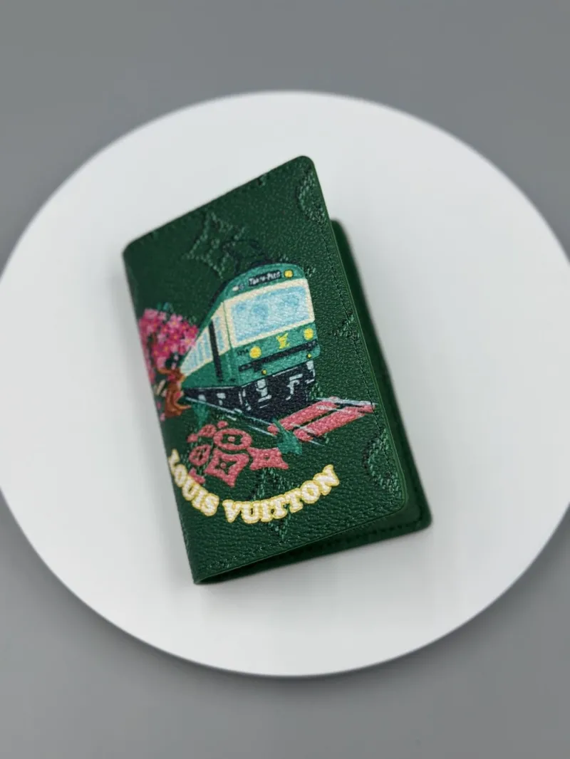 LV Wallets-478