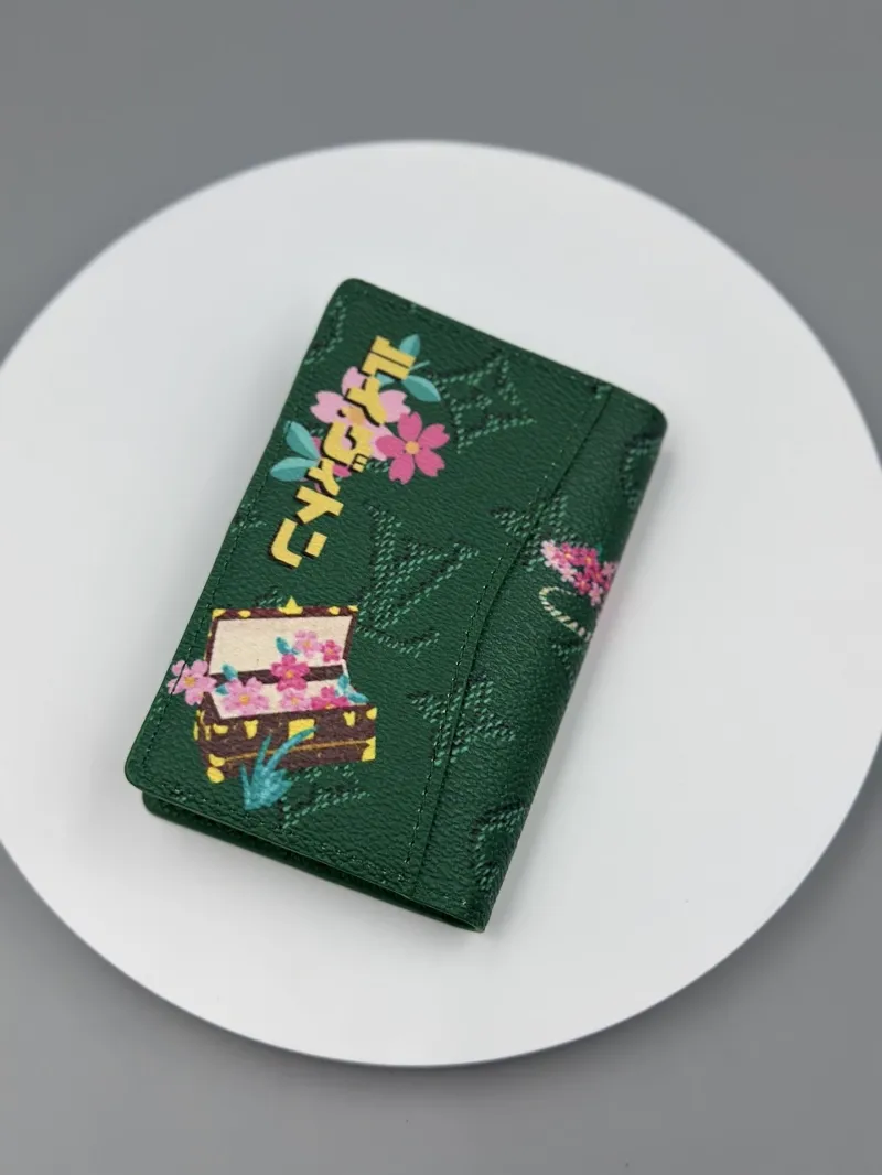 Alternative view of LV Wallets-478