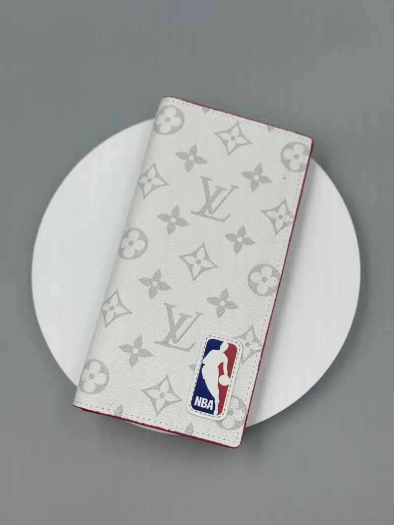 LV Wallets-482