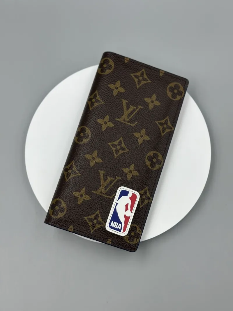 LV Wallets-485
