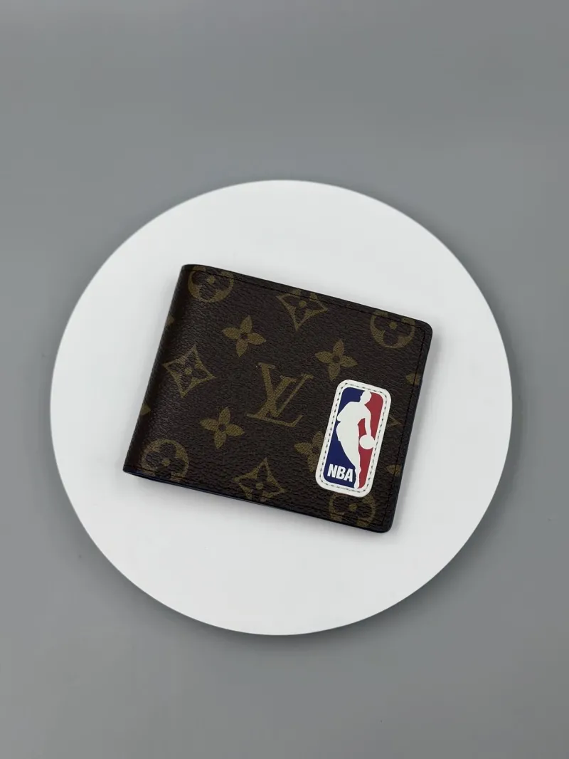 LV Wallets-486