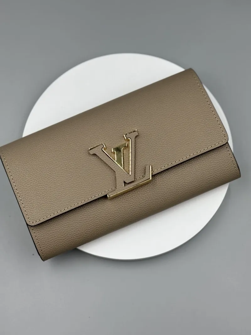 LV Wallets-489