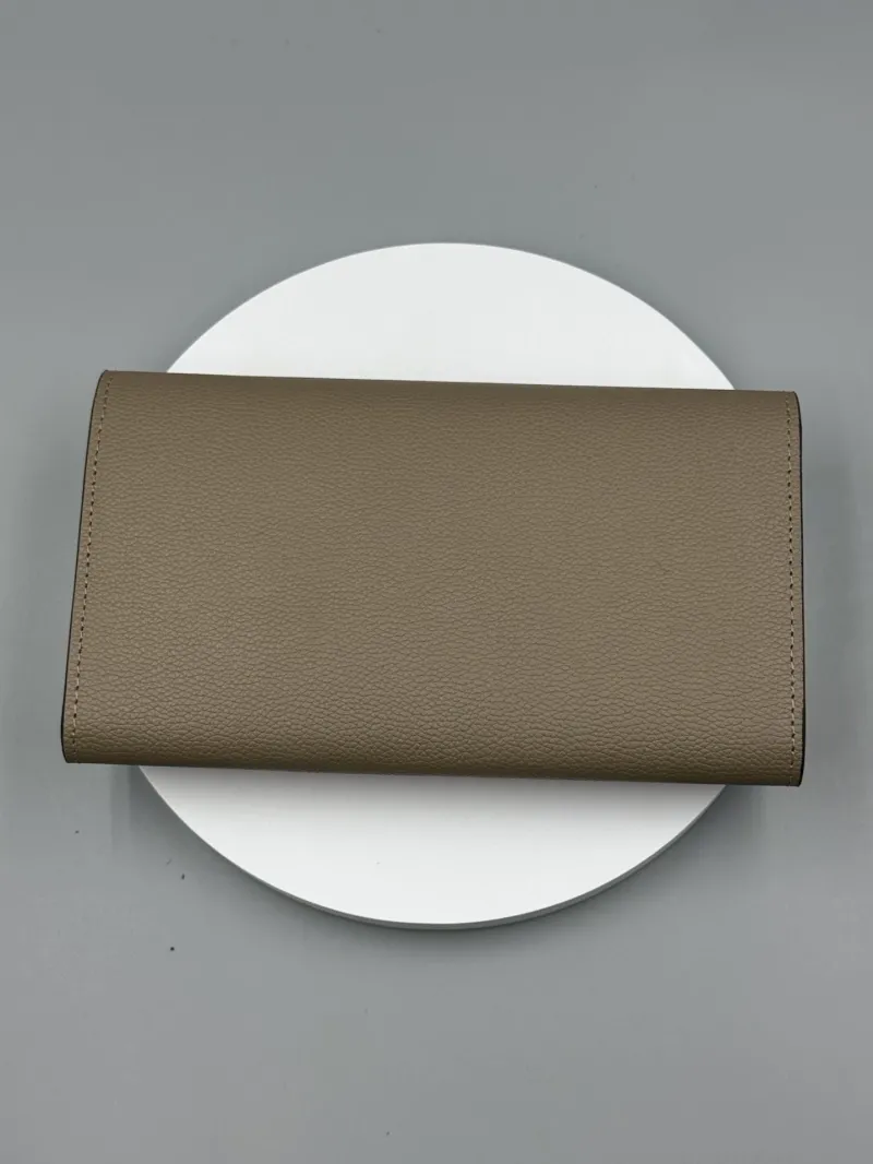 Alternative view of LV Wallets-489
