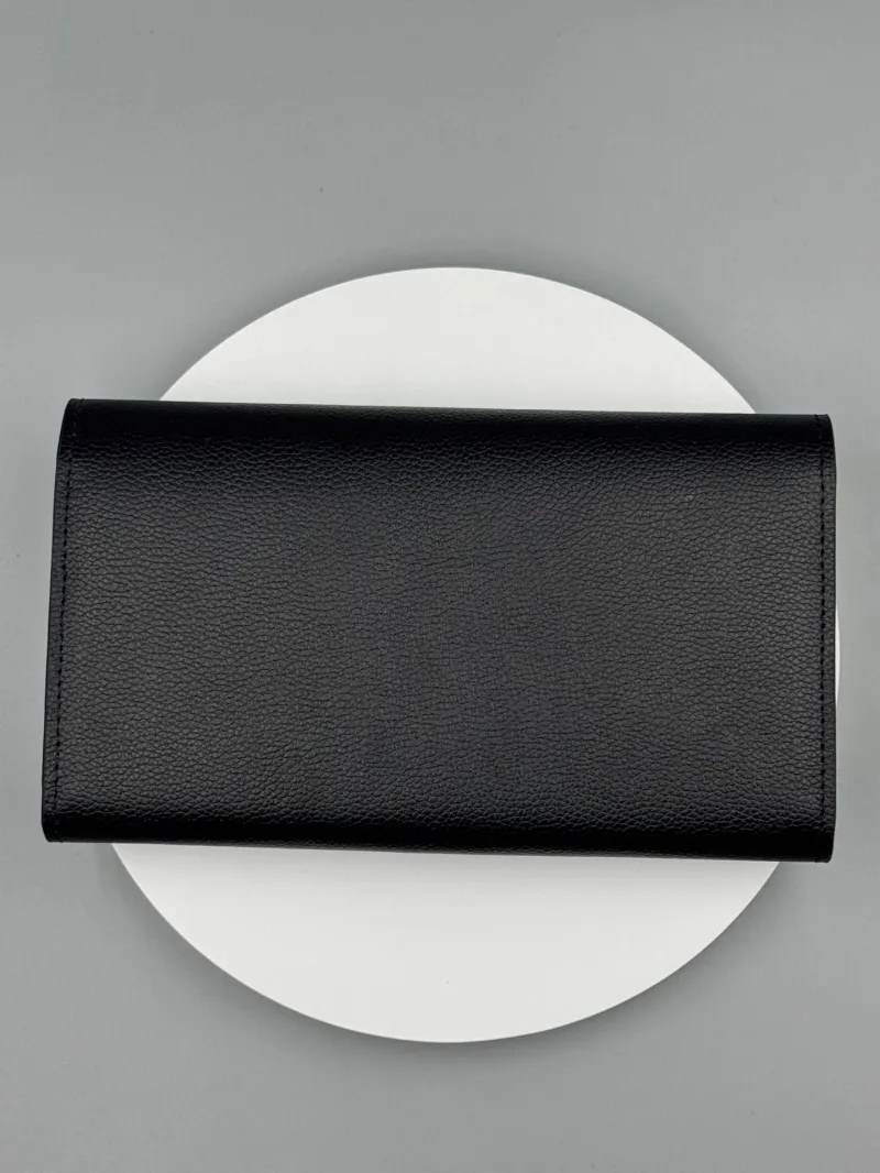 Alternative view of LV Wallets-490