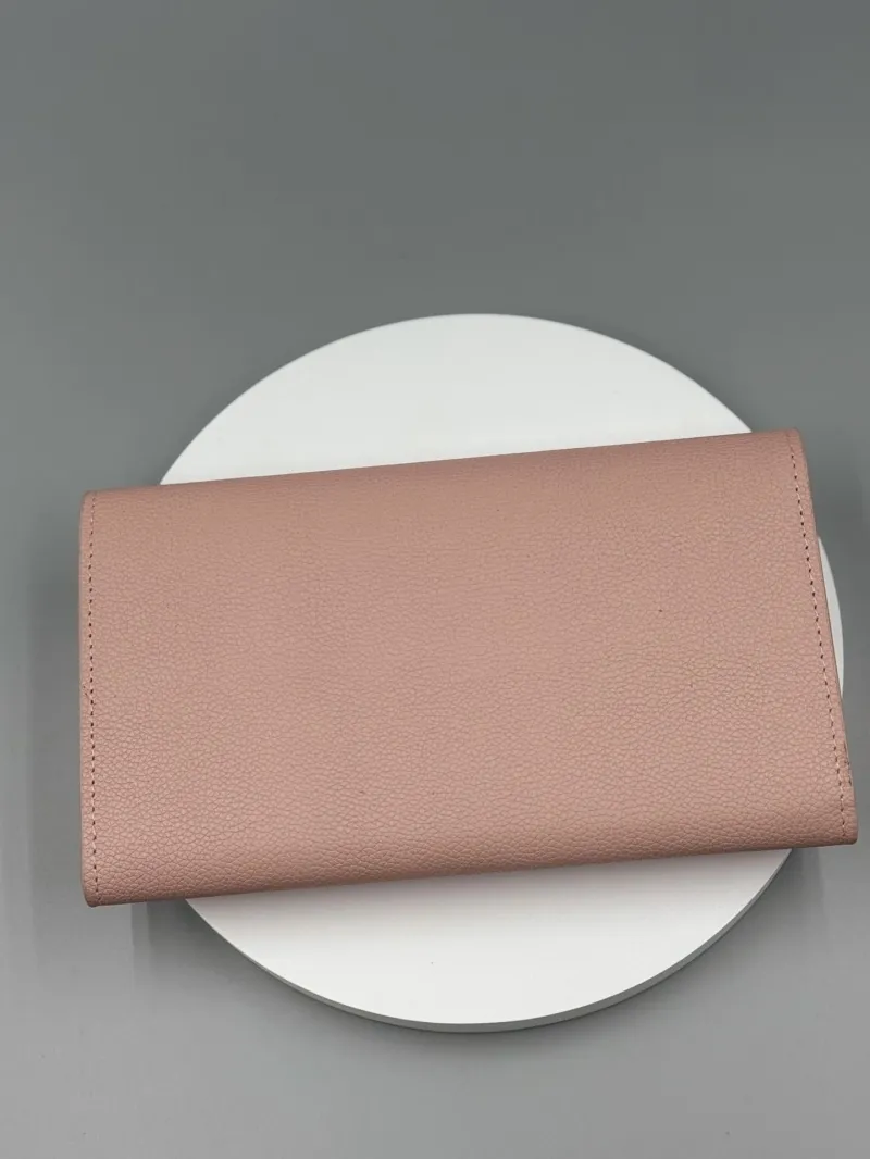Alternative view of LV Wallets-491