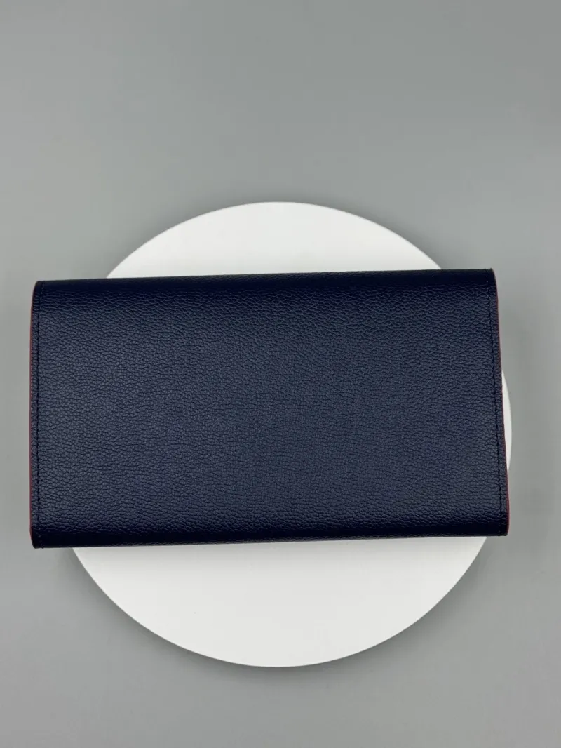 Alternative view of LV Wallets-492